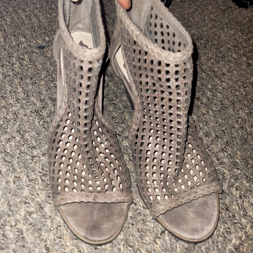 FERGALICIOUS BY FERGIE WEDGE SANDALS, LIGHT BROWN, SIZE 8., NWT NEVER WORN!
